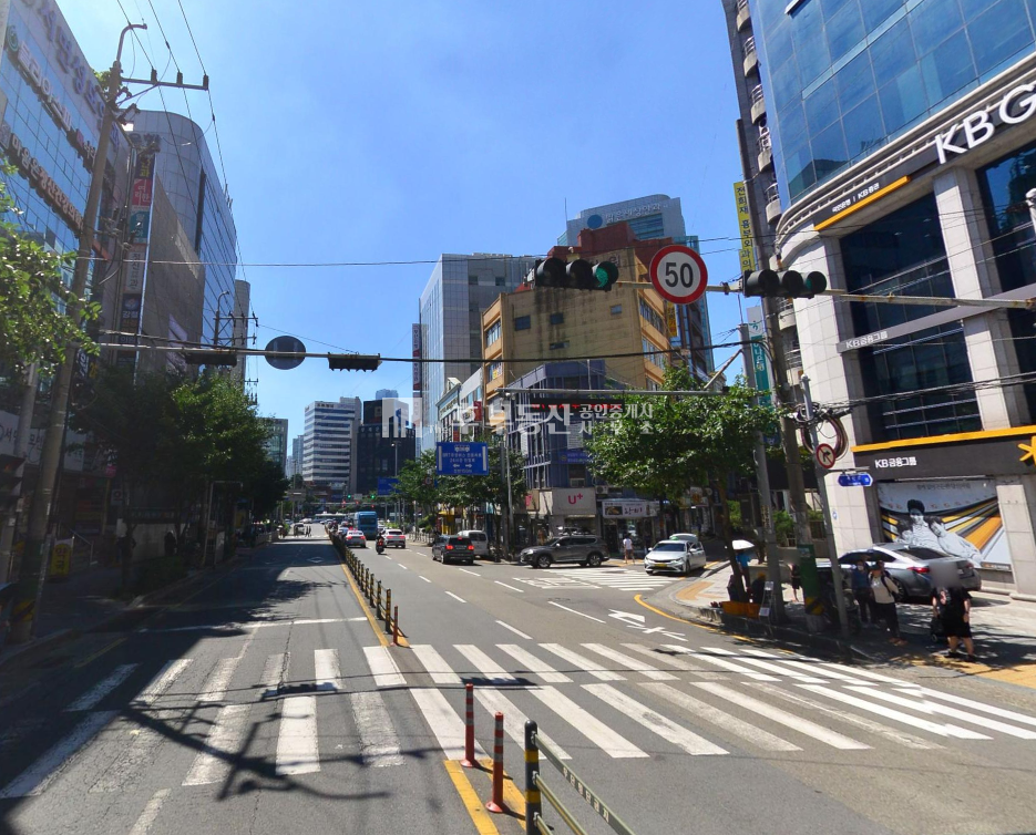 부산 부산진구 부전동 서면 부전시장 인근 대로변 최근 리모델링 완료 2층 80평 월세 매물번호 10036 사진 1