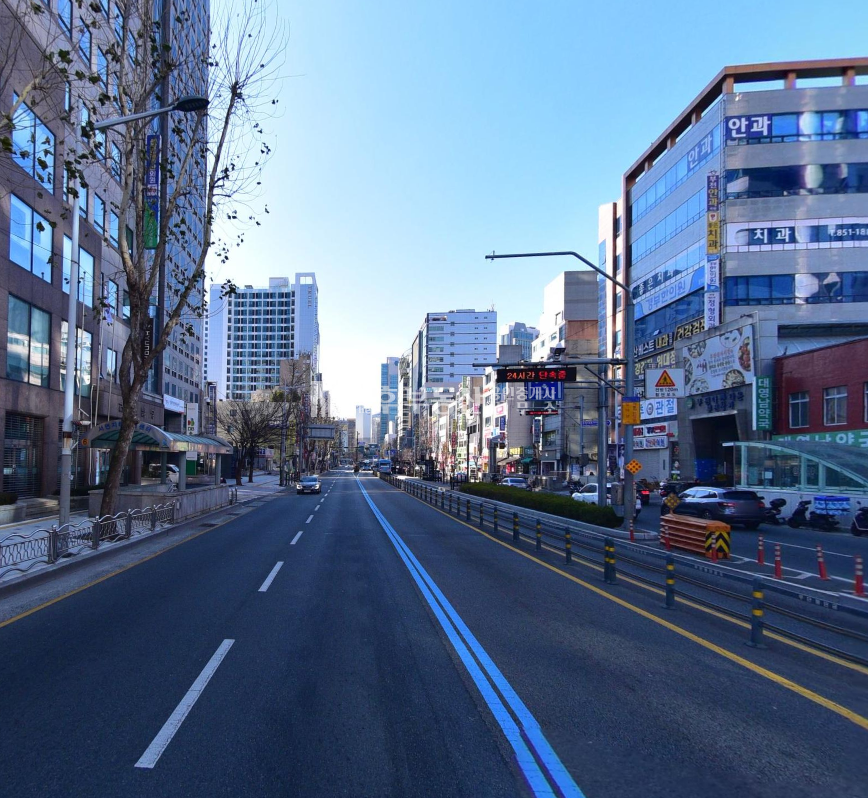 부산 부산진구 부전동 (무권리) 서면 교차로 오피스 빌딩 사무실 임대 2층 70평 월세 매물번호 11833 사진 1