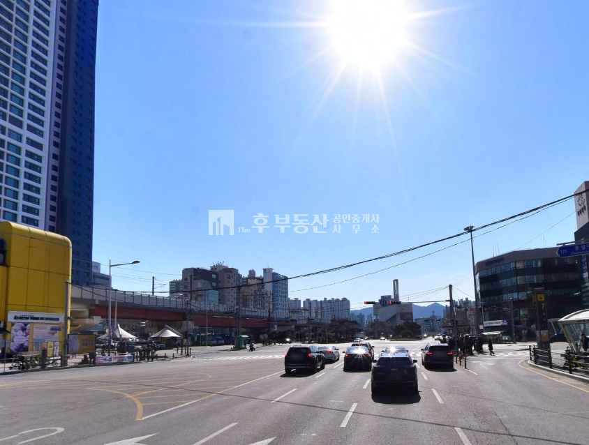 부산 동래구 온천동 (무권라)동래 대로변 1층 26평 확실한 광고 효과 상가 월세 매물번호 12737 사진 1