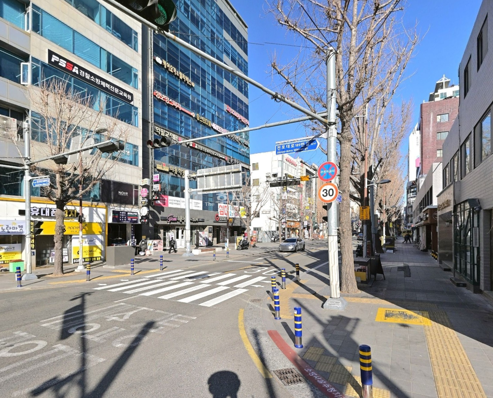 부산 부산진구 전포동 (무권리) 학원가 카페거리 인근 1층 30평 상가 임대 월세 매물번호 13338 사진 1
